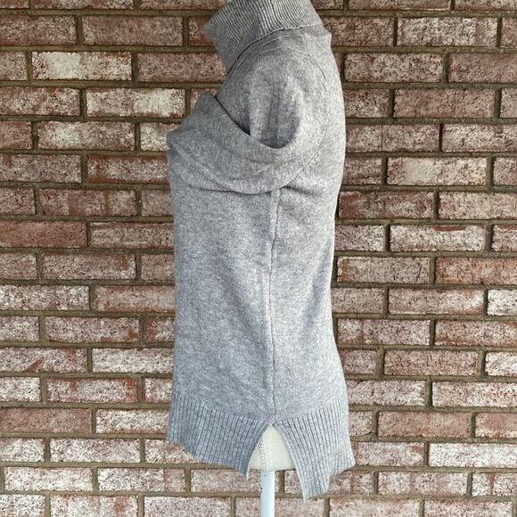 Cable & Gauge Gray Turtleneck Sweater With Lacing Detail At Neckline - Size XS - Picture 4 of 9